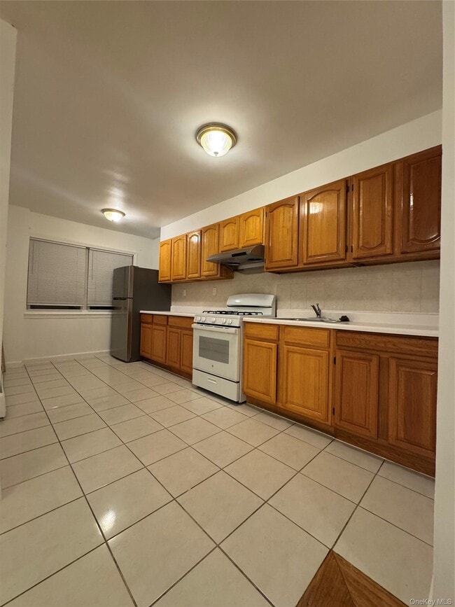 Building Photo - 40-10 149th St Unit FL2