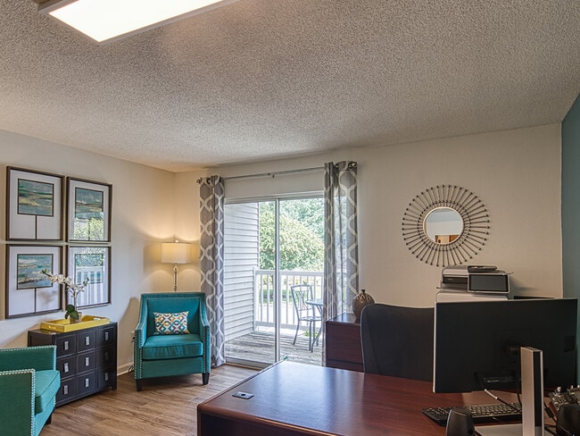 Model Living Room & Leasing Office