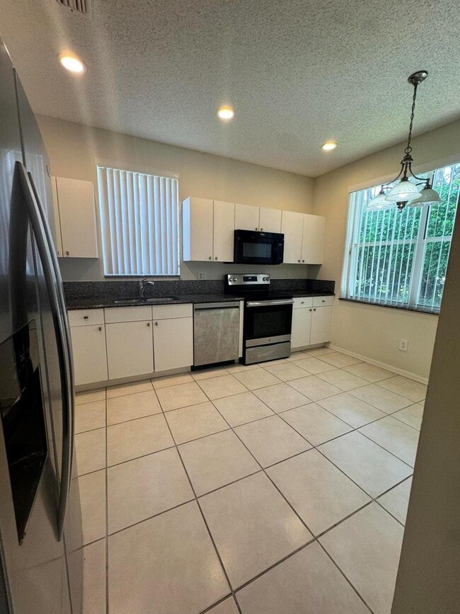 Building Photo - 10895 Fillmore Dr