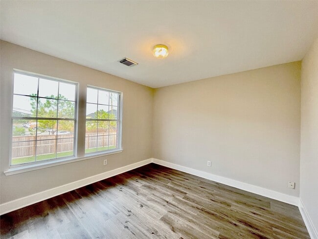 Photo - 1511 Nichole Woods Dr