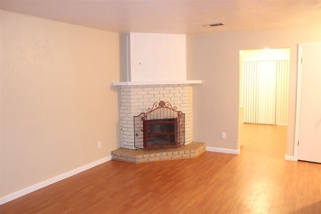 Building Photo - 1550 Blountstown St Rental