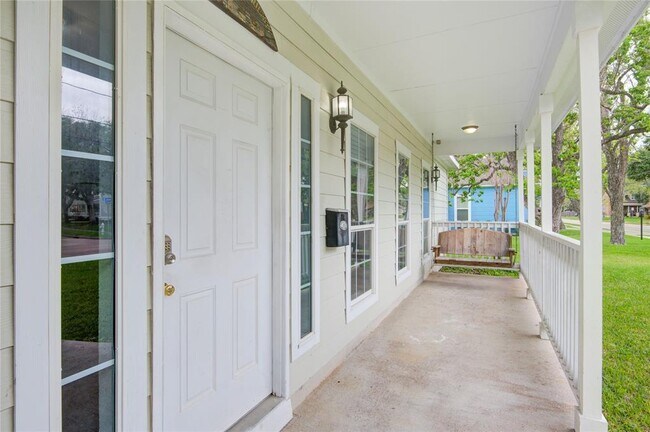319 Main St