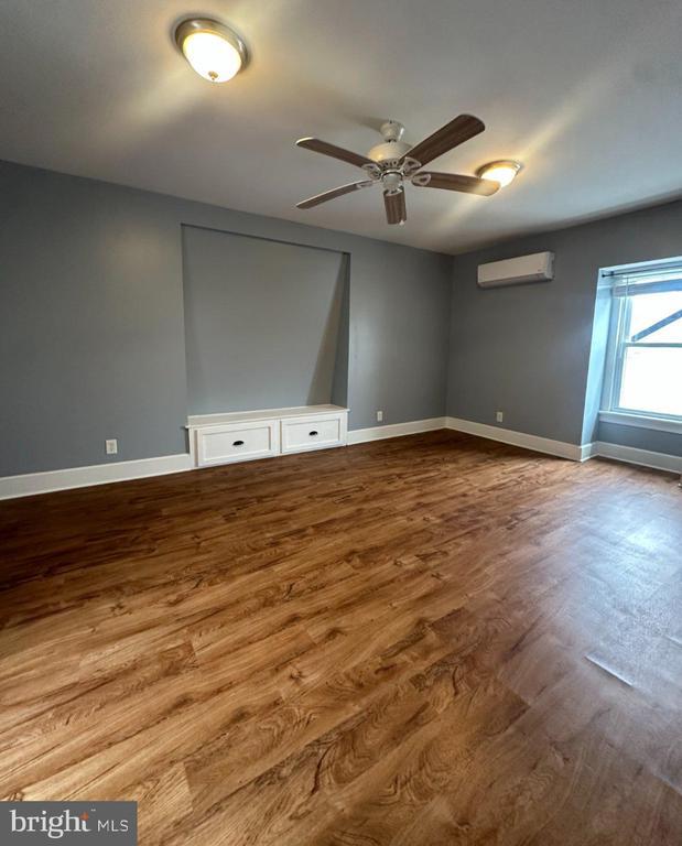 Photo - 41 N College St