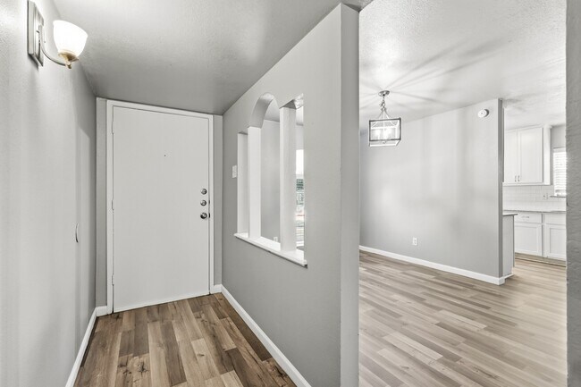 3BR/2.0BA Single Family - Carrollton