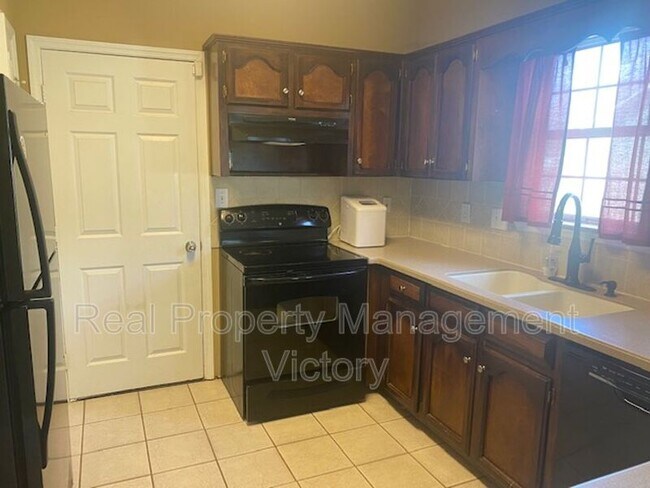 Photo - 1336 Royalty Dr