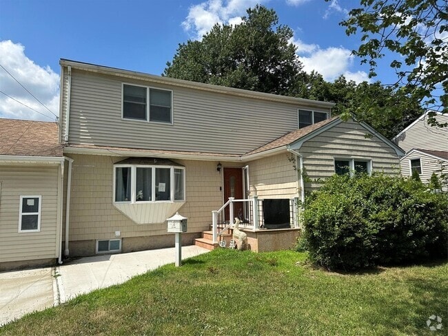 Building Photo - 15 Mida Ct Rental