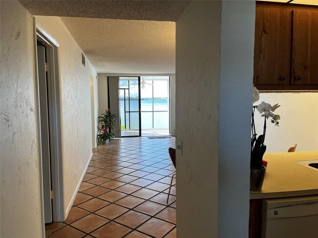 Photo - 111 Lake Emerald Dr Unit 101