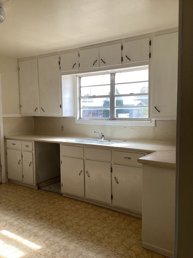 Photo - Located in Portales and near ENMU Campus! ...