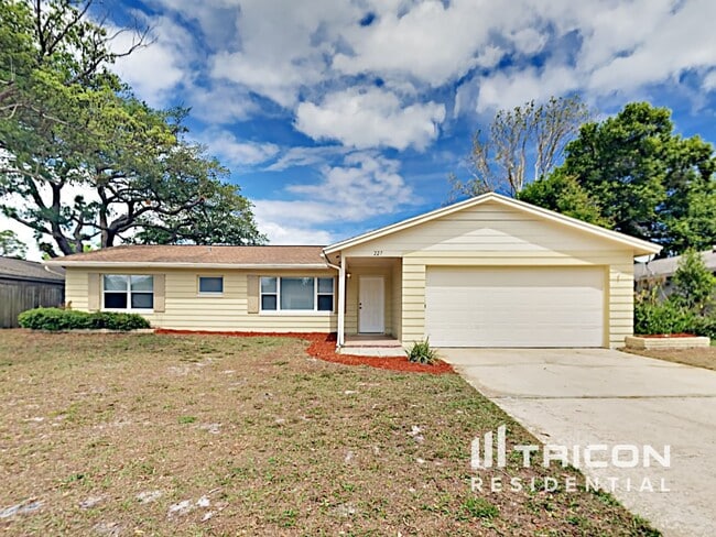 Photo - 227 Lochmond Dr House