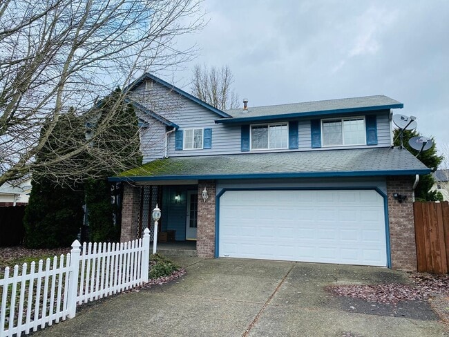 Building Photo - Nicely Updated Large Home w/ Pool!