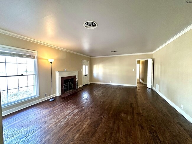 Photo - 2409 Ellingham