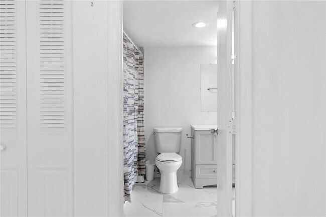 Photo - 4164 Inverrary Dr Unit 412