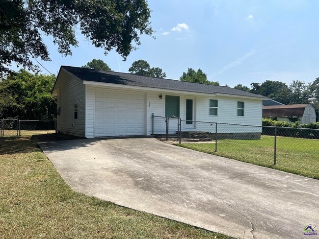 Building Photo - 110 Trinity Dr