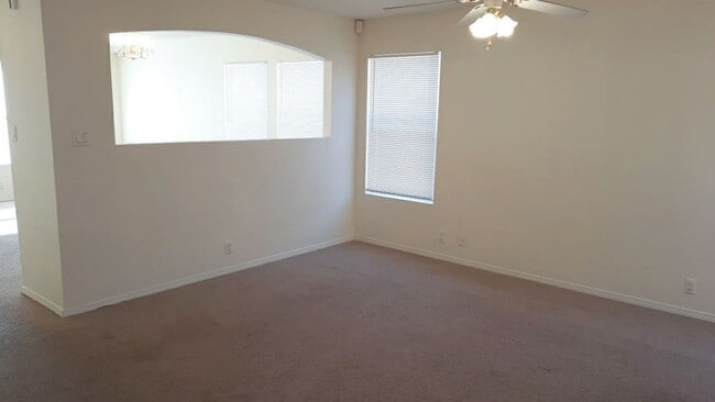 Photo - 4 Bedroom, 2.5 Bathroom! Lovely Home Comin...