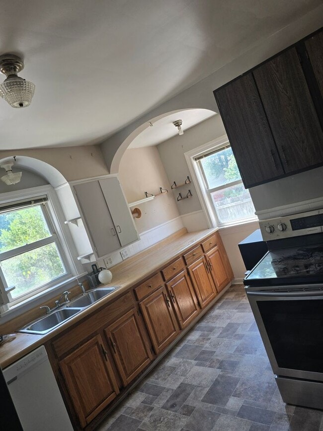 Photo - Lawrence Duplex Unit 1637 Lawrence Ave