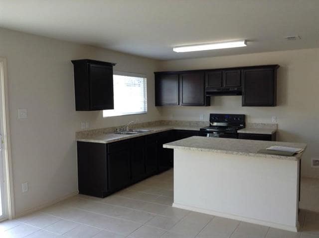 Photo - 1413 Raven Dr S
