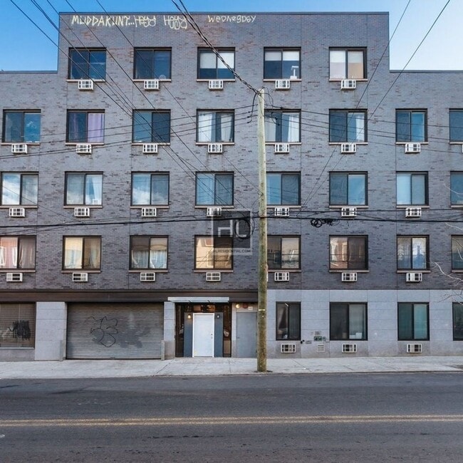 Building Photo - METROPOLITAN AVENUE Rental