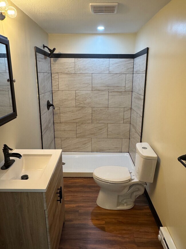 Photo - 702 Peer St Unit 1