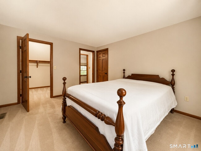 Photo - 9 Bobolink Ln