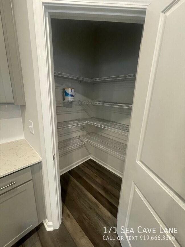 Charming 4 Bedroom with Loft. House Rental in Raleigh, NC