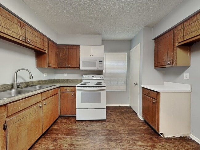 Photo - 1101 Bronner Dr