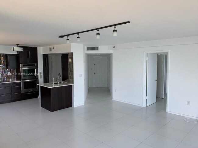Photo - 540 Brickell Key Dr Unit 1227