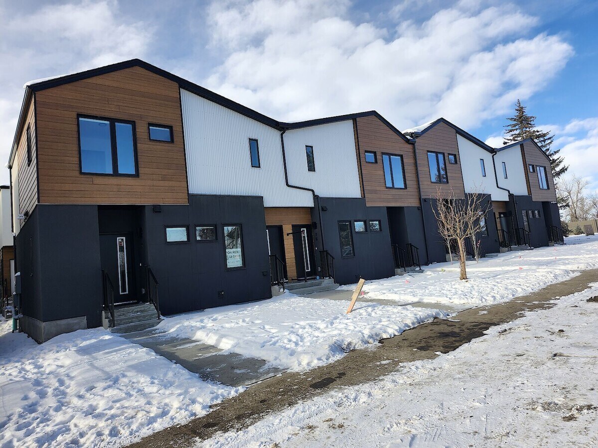 Photo - 2015-2022 22 St SW Unit 7