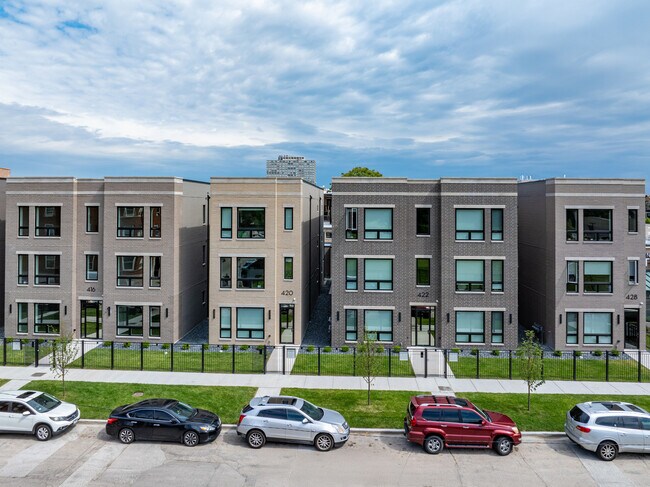 Photo - 416 E 50th Pl Unit 3W