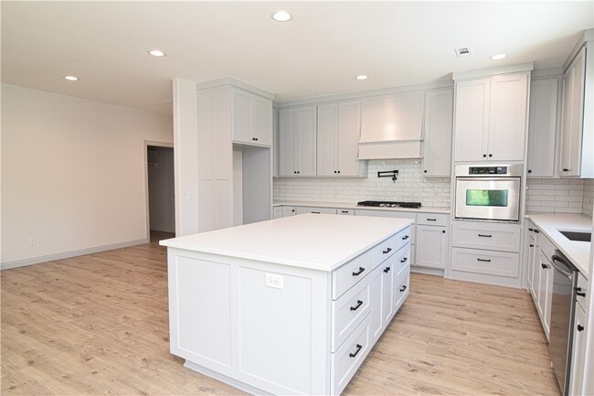 Photo - 13734 Canal St