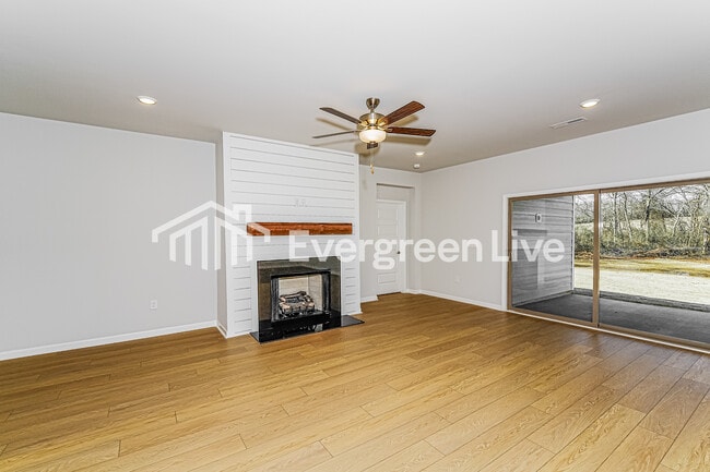 Photo - 301 Pond Spg Dr