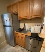 Images are representative samples of the advertised unit. Actual units shown during tours may differ - 11 Burney St Unit 1