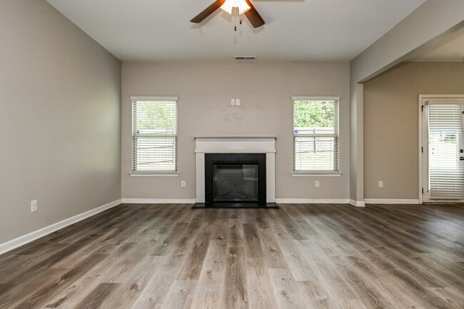 Photo - 221 Magnaview Dr