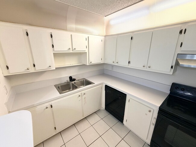 Building Photo - 14850 Naranja Lakes Blvd