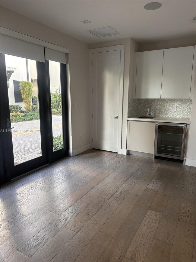 Photo - 8231 NW 48th St