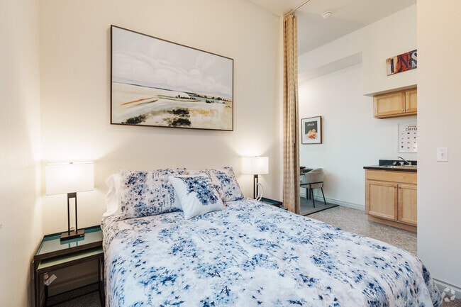 1BR, 1BA - 600SF - Bedroom