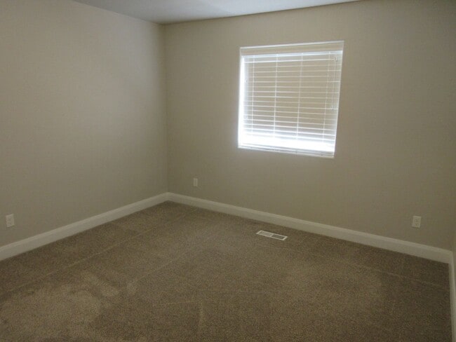 Photo - 3 bed 2.5 bath - Newer townhome in the heart of Cedar City