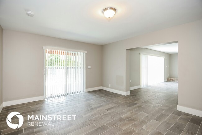 Photo - 11041 Glenwood Dr