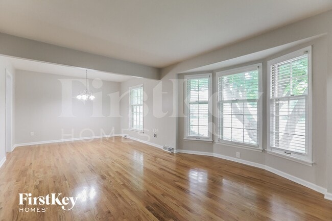 Photo - 8117 Hardy St