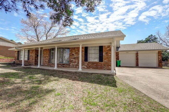 Photo - 3 Bedroom 2 Bathroom House