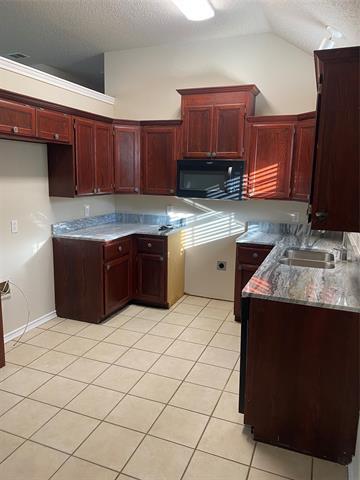 Photo - 622 Brenna Rd