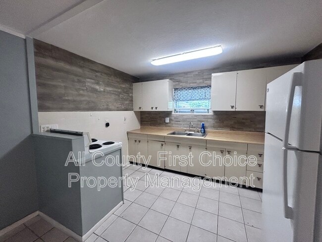 Photo - 613 1st Ave NE