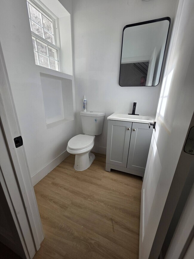 Photo - 2304 W Huntingdon St