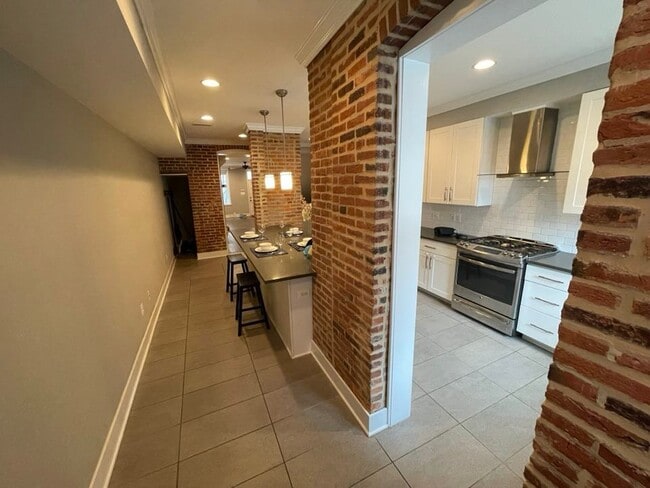 Photo - 2104 Cambridge St