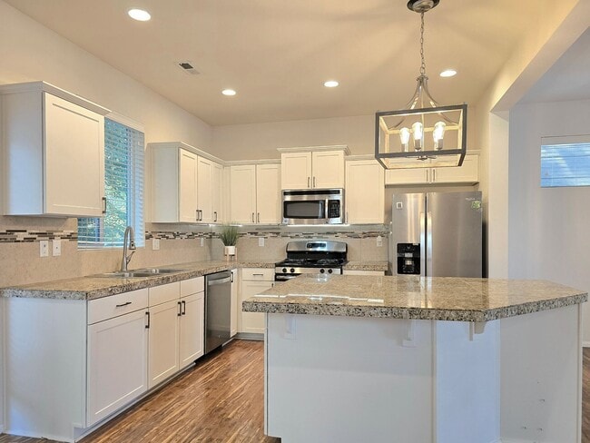 Photo - 4 Bedroom Home Available Now in Lake Steve...