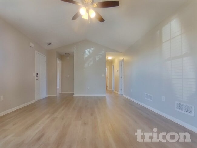 Photo - 98 Pin Oak Ct