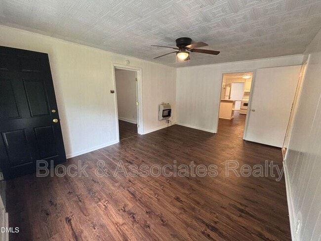 87 Robert Thompson Rd