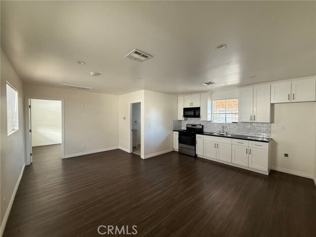 Building Photo - 7053 Lindley Ave