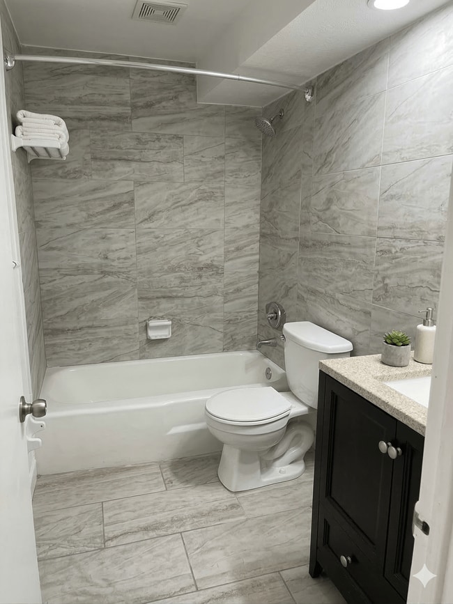 Photo - 610 NE 123RD 27MF