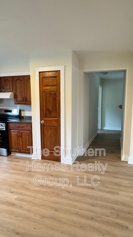 Photo - 112 Douglas St