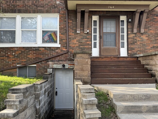 Building Photo - 264 17th Ave